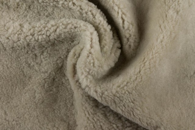Montone merino double face shearling scamosciato invecchiato pelo corto ricciolino ruggine corda